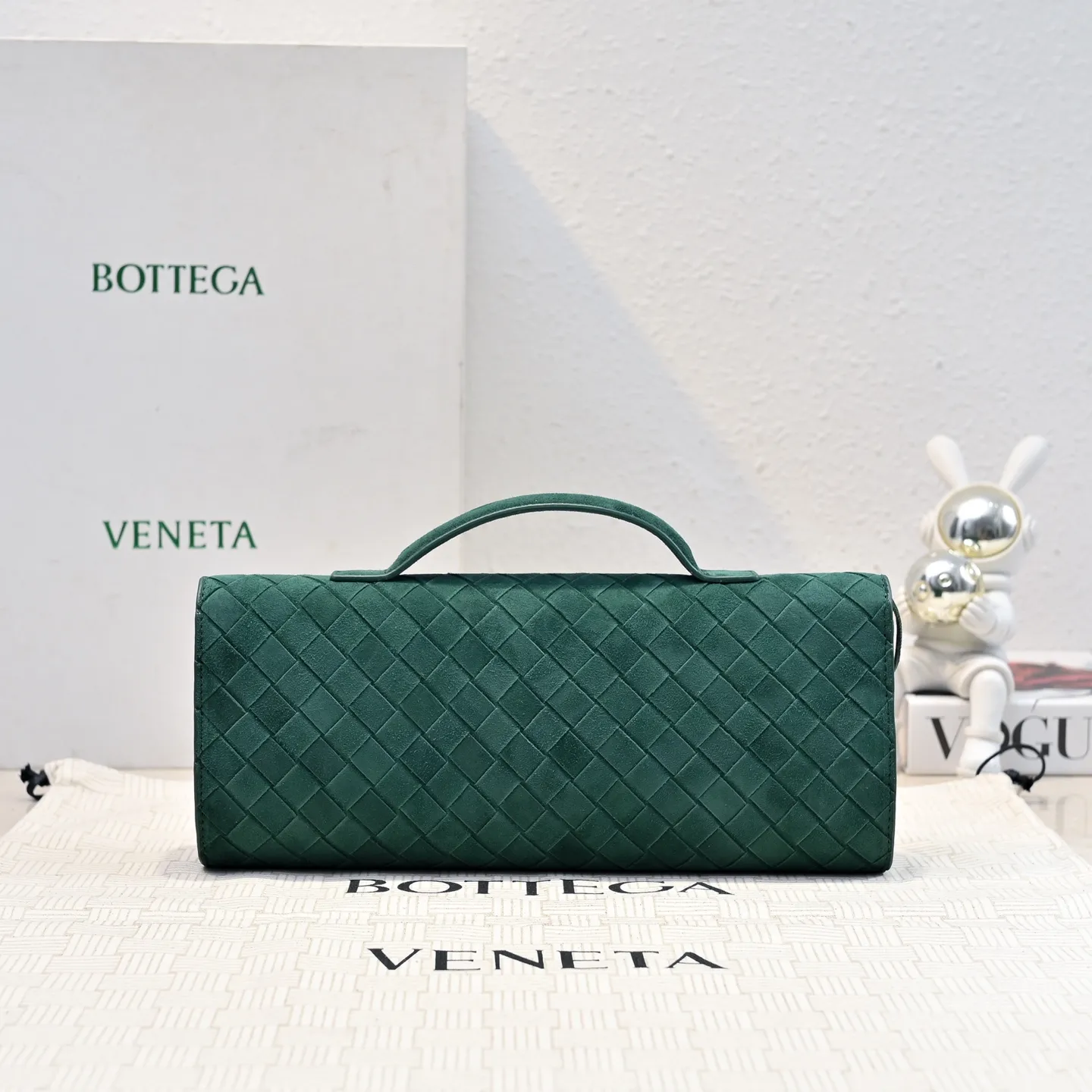 Batch 1360 #Bv Clutch long clutch bag equipped with handles, the design of the clutch bag reflects the exquisite and high-end taste ~ using exquisite craftsmanship intreccio woven suede, it can be held in the hand, carried by hand or under the arm. The metal knot embellishment exudes temperament and nobility ~ , equipped with a zipper compartment inside, it is a good companion for your daily life🧑‍❤️‍💋‍🧑, whether you are walking on the red carpet or attending a dinner, it will add a unique charm to you💞 Model: 1511 Size: 31x13x3